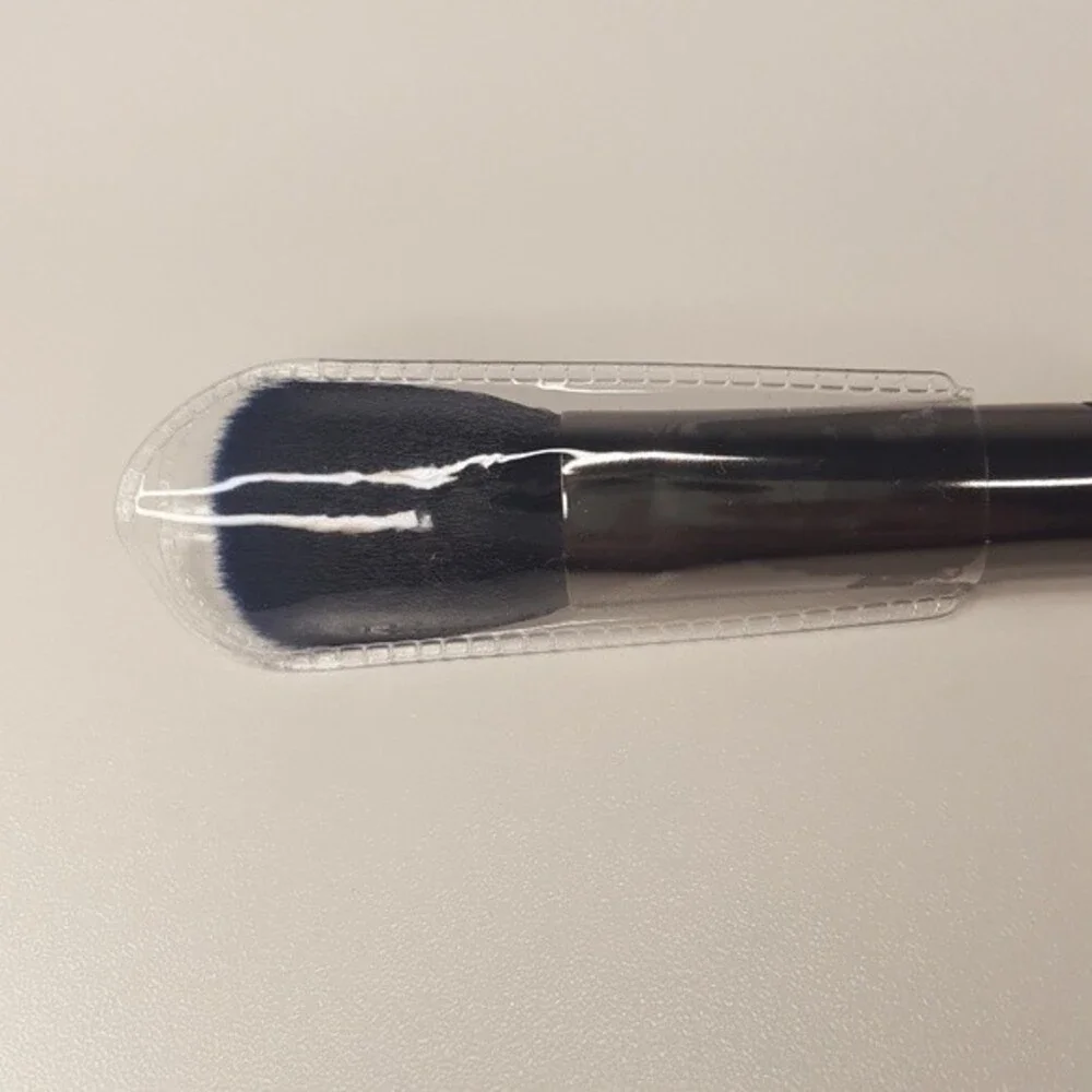 F.A.R.A.H Contour Brush 218 M NEW Midnight 5/$25